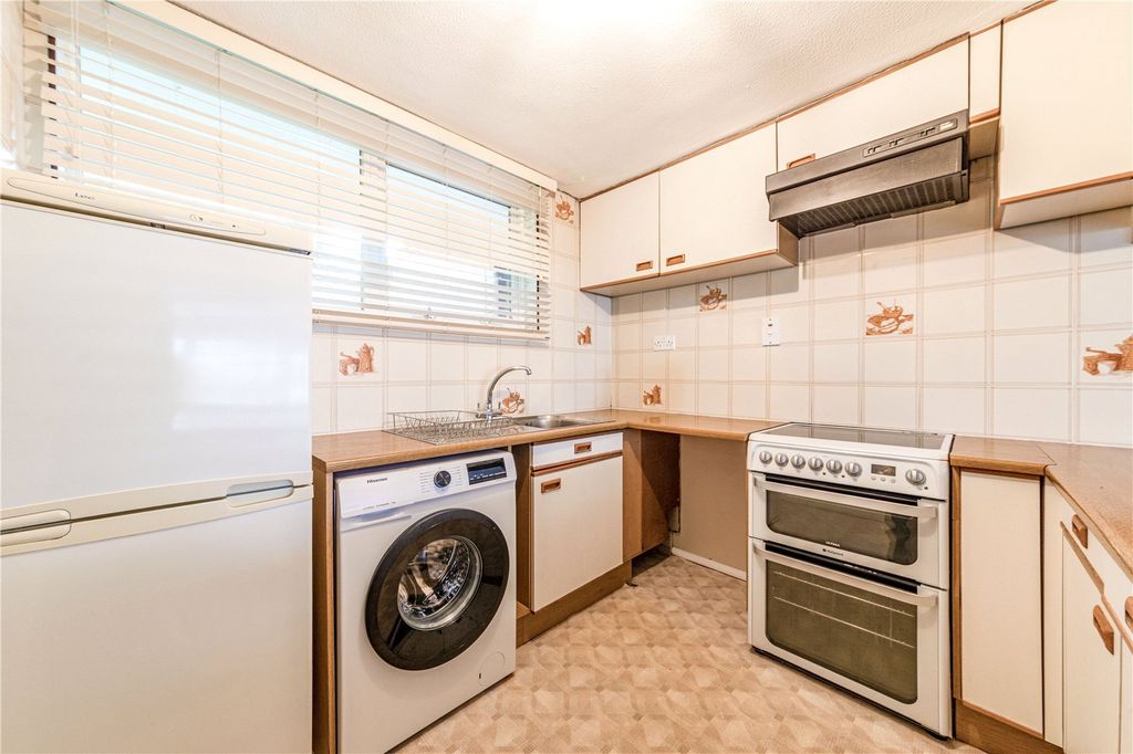 Property photo 2 of 10 Kitchen