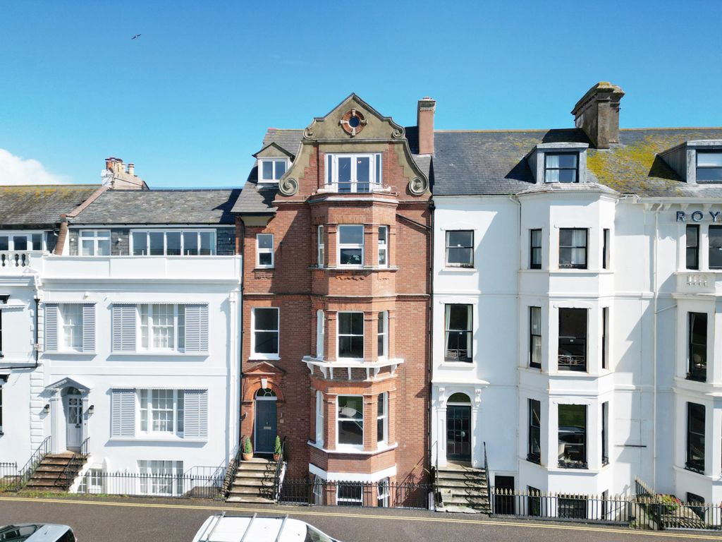 Property photo 2 of 12 Image