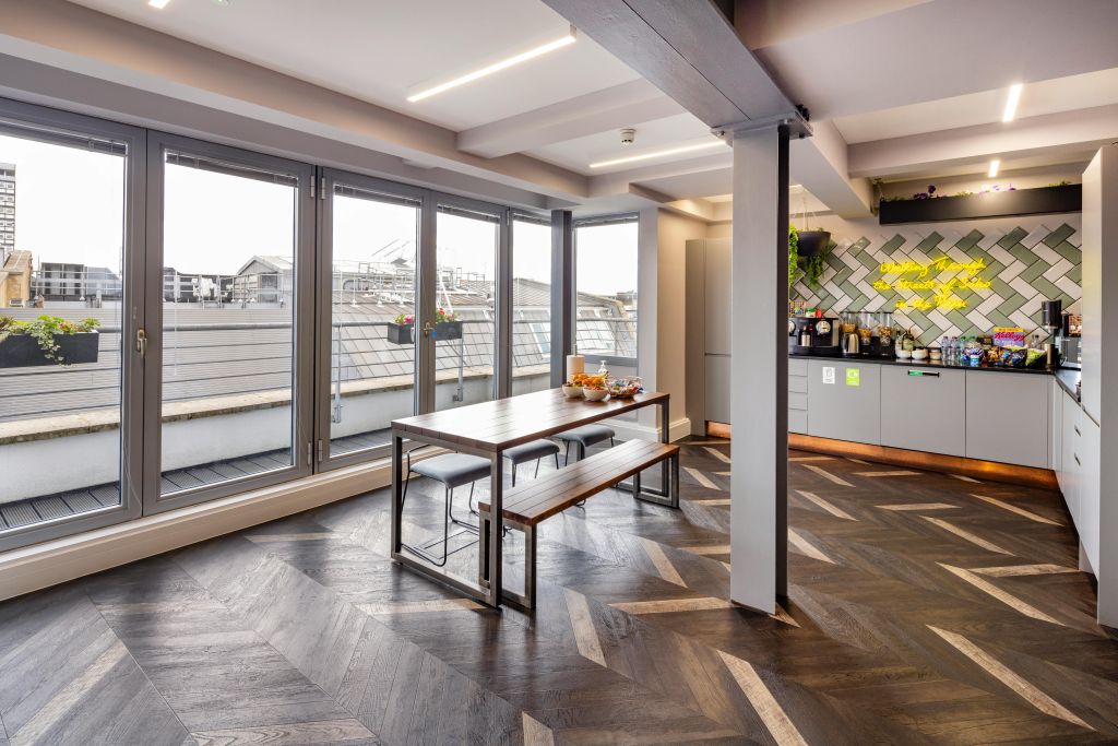 Property photo 3 of 8 6th Floor (i)