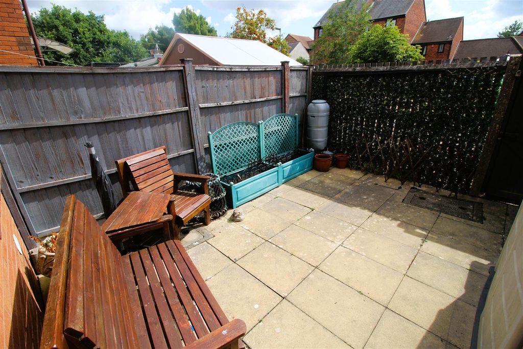 Property photo 3 of 15 Garden .Jpg