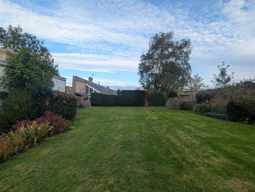 Property photo 2 of 13 Pxl_20251001_161402597.Jpg