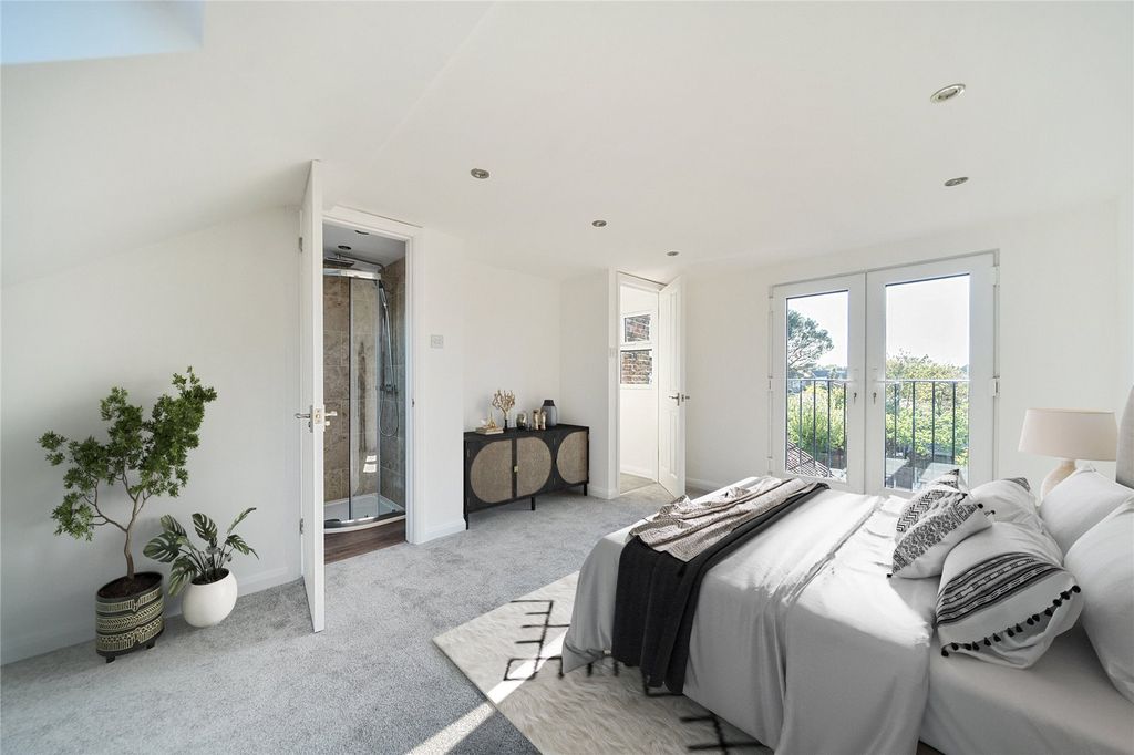 Property photo 3 of 12 Bedroom