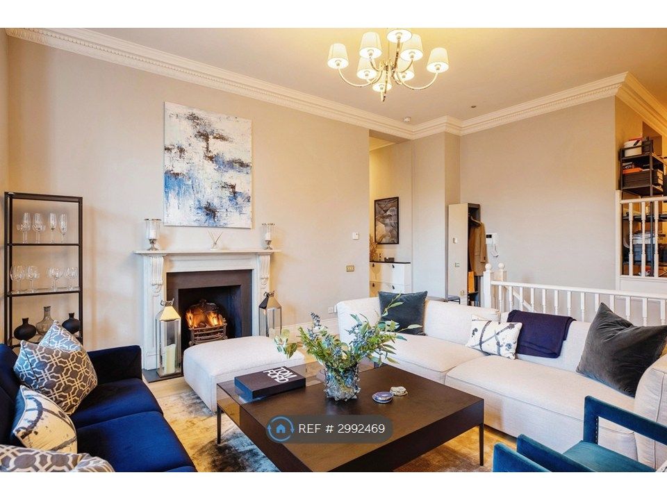 Property photo 1 of 19 Lounge