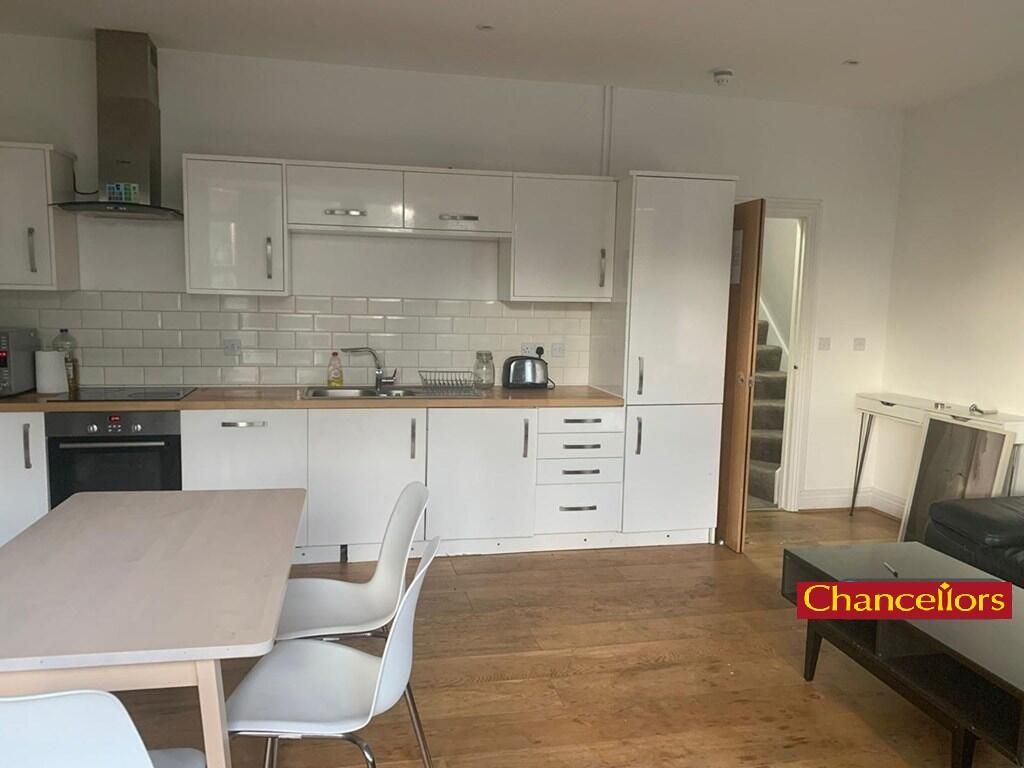 Property photo 3 of 10 Kitchen 1