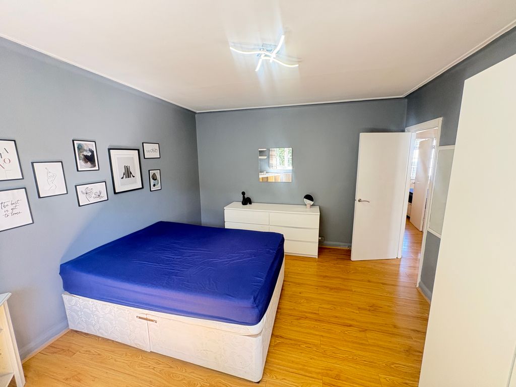 Property photo 3 of 7 Bedroom 2