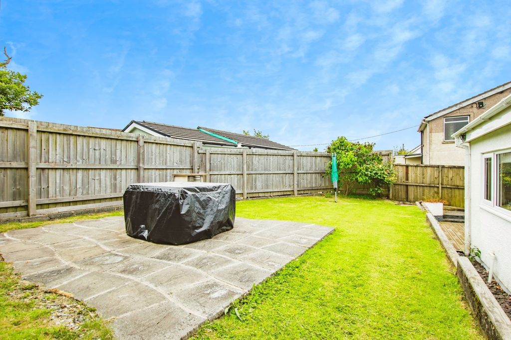 Property photo 3 of 17 Photo