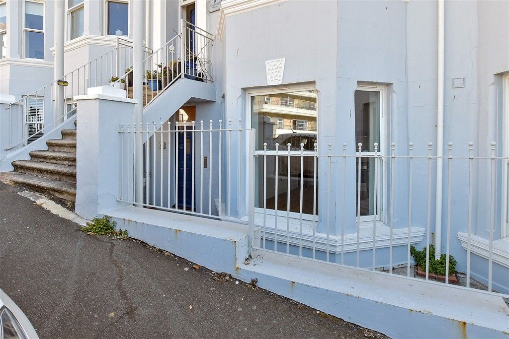 Property photo 2 of 11 External (Web)