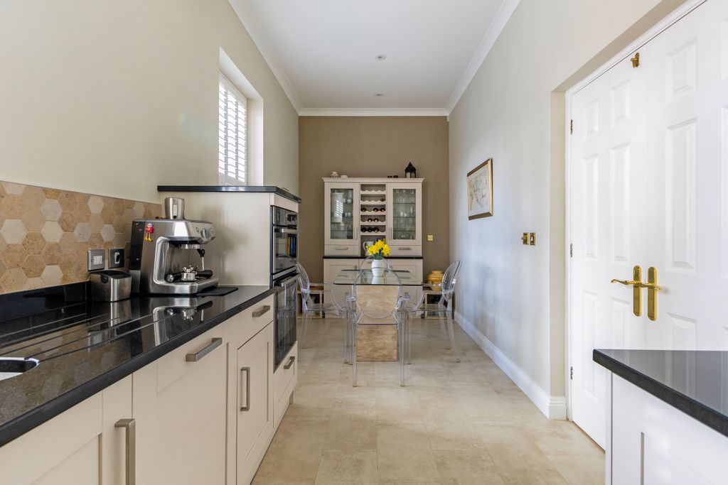 Additional image 12 of 3 bed flat for saleUpper Lodge Way, Coulsdon CR5