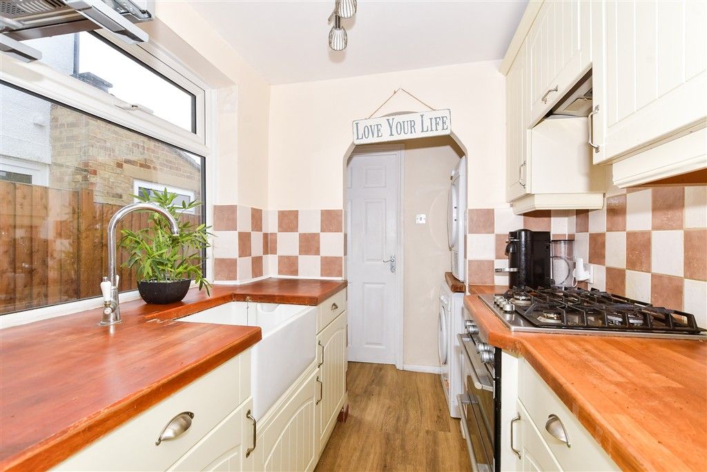 Property photo 3 of 9 Kitchen