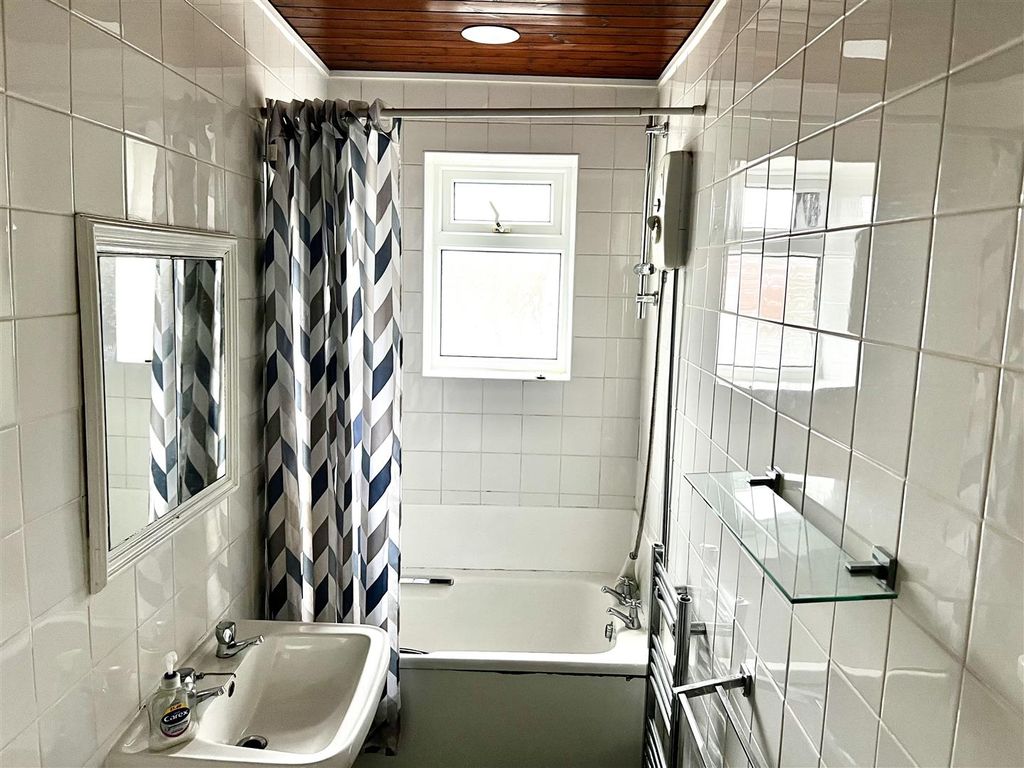 Property photo 3 of 13 Bathroom
