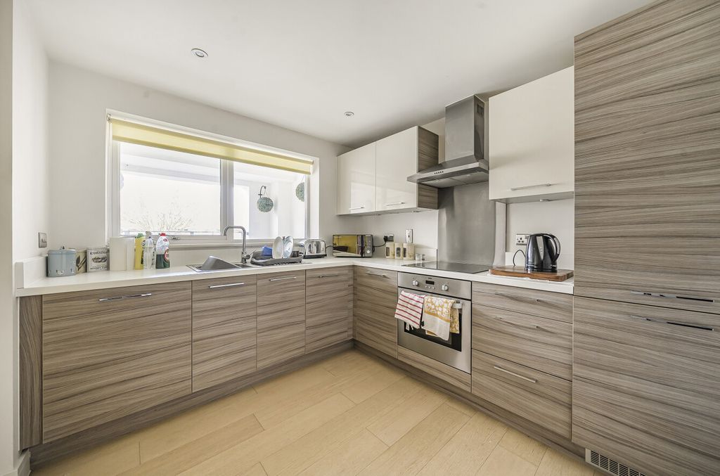 Property photo 2 of 12 Kitchen