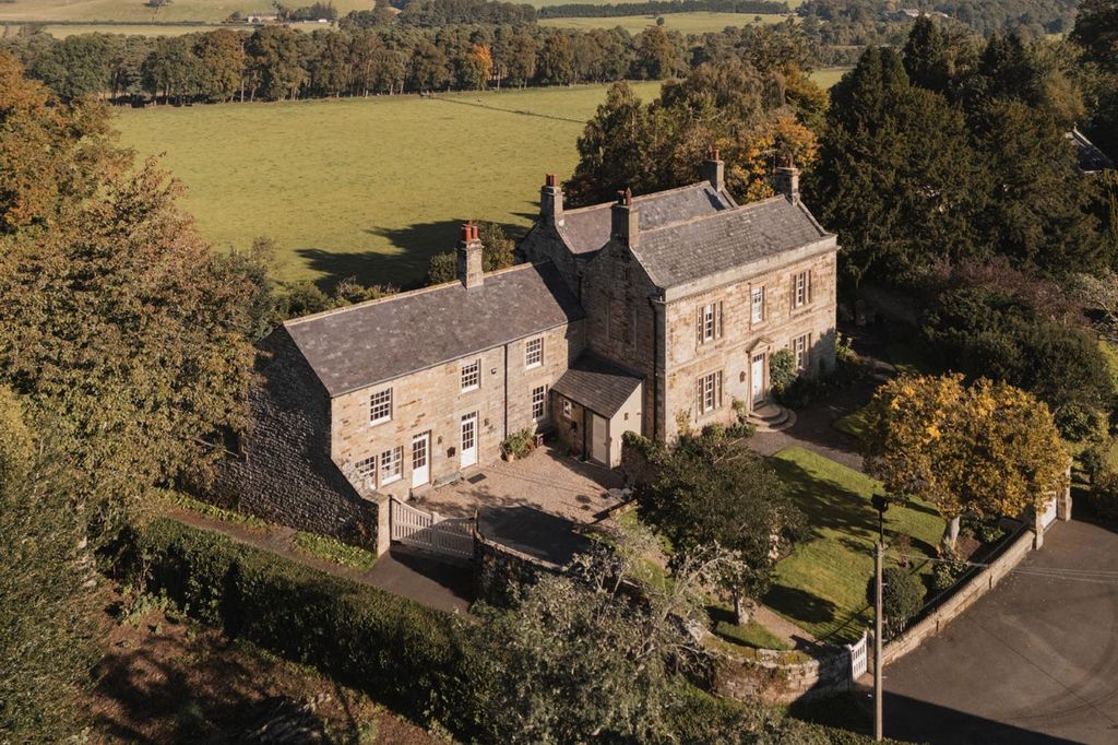 Property photo 1 of 35