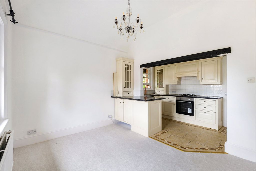 Property photo 2 of 11 Picture No. 13