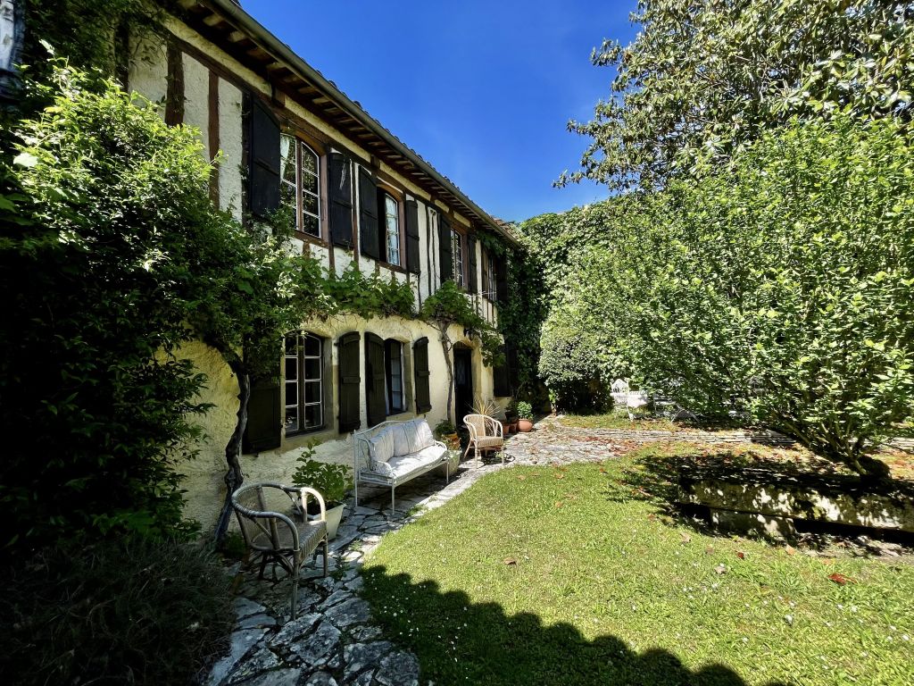Property photo 1 of 18 Main Exterior View