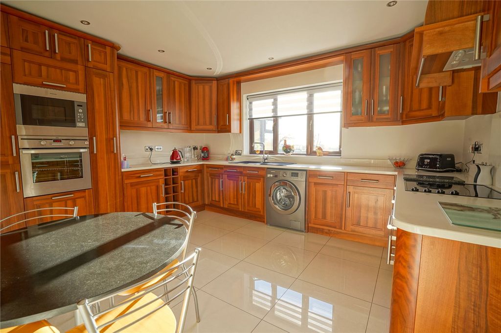 Property photo 2 of 22 Picture No. 09