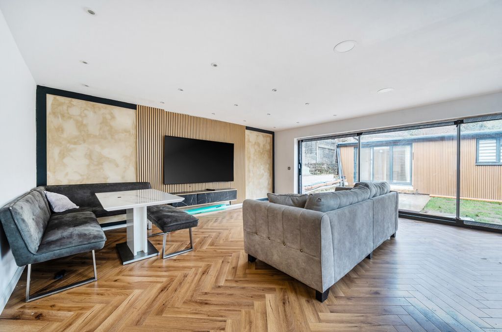 Property photo 2 of 19 1406088-18-6985F9...