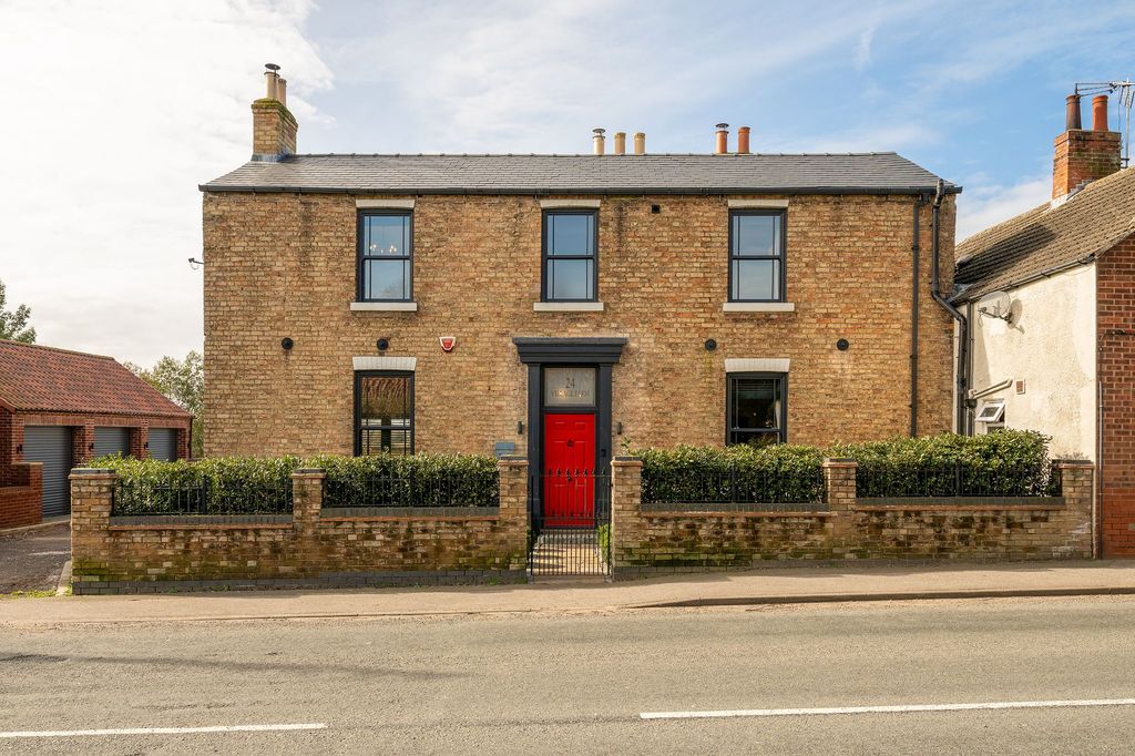 Property photo 1 of 32