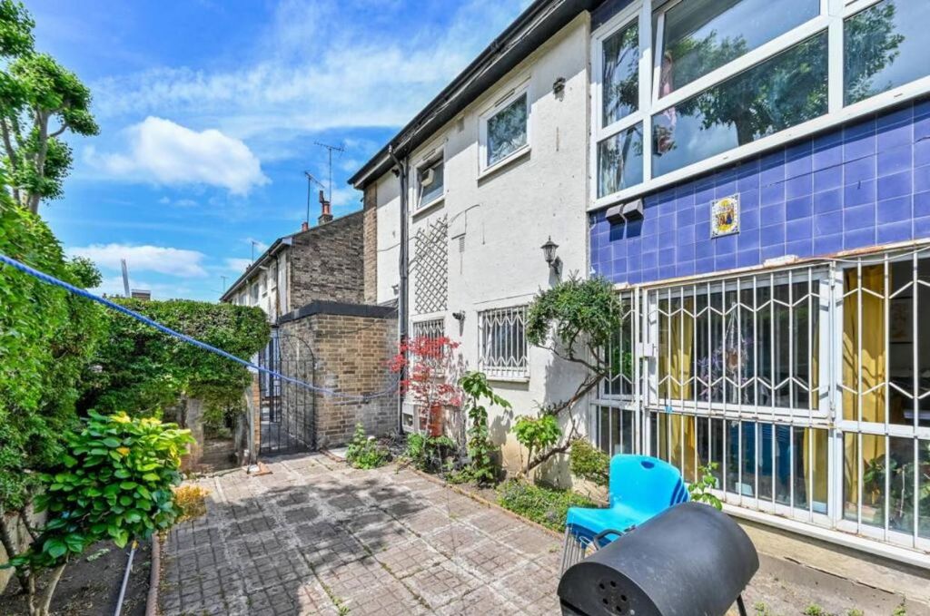 Property photo 2 of 9