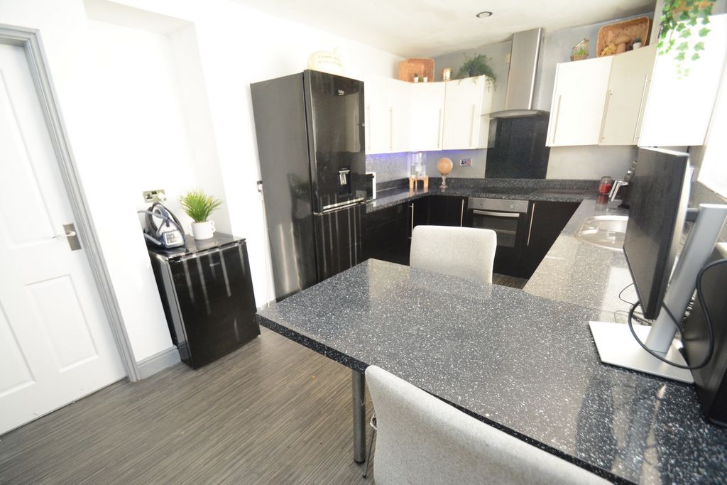 Property photo 2 of 15 Kitchen