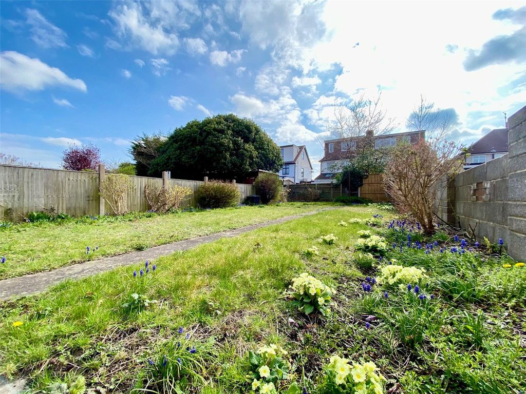 Property photo 3 of 12 Picture No. 18