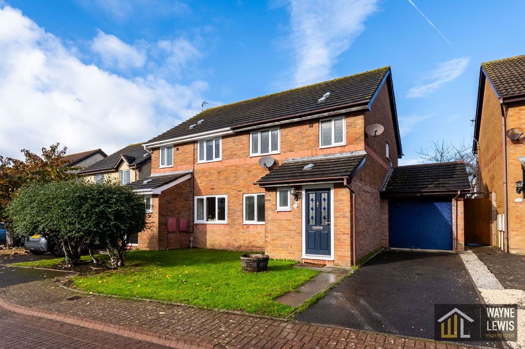 Property photo 1 of 28