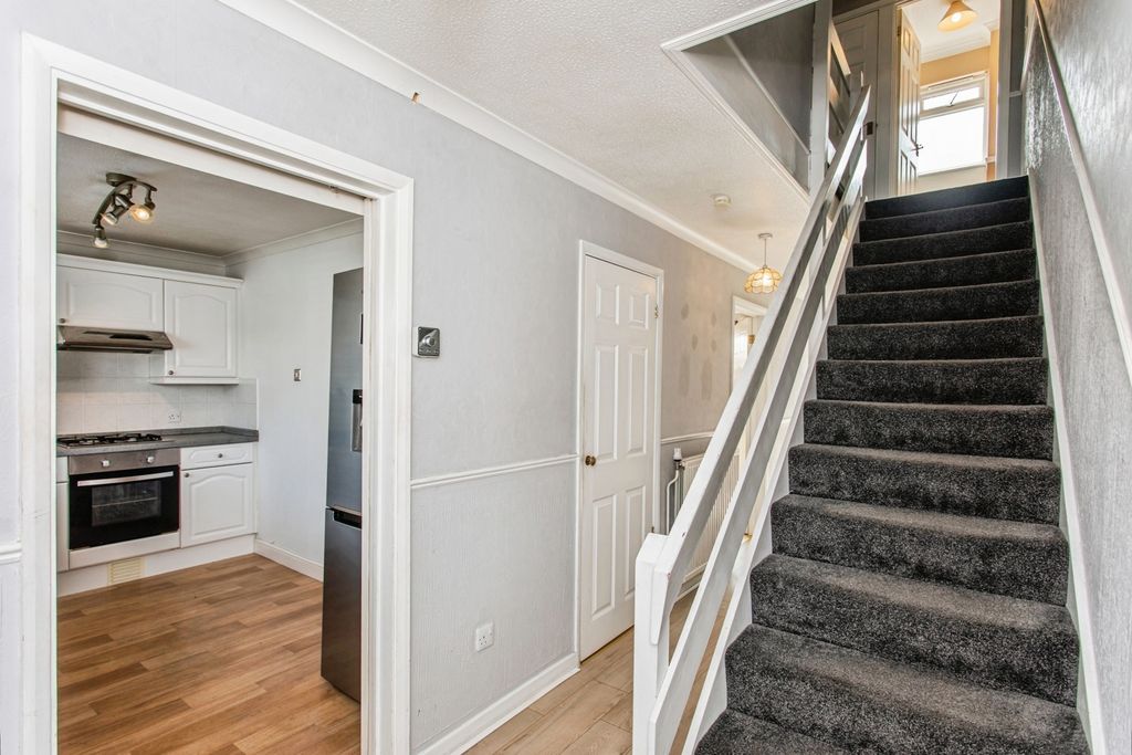 Property photo 2 of 20 Entrance Hall