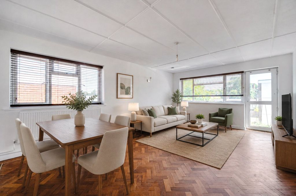 Property photo 2 of 19 Living/Dining