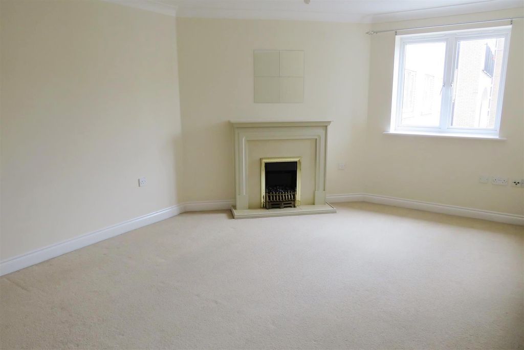 Property photo 1 of 10 Living Room
