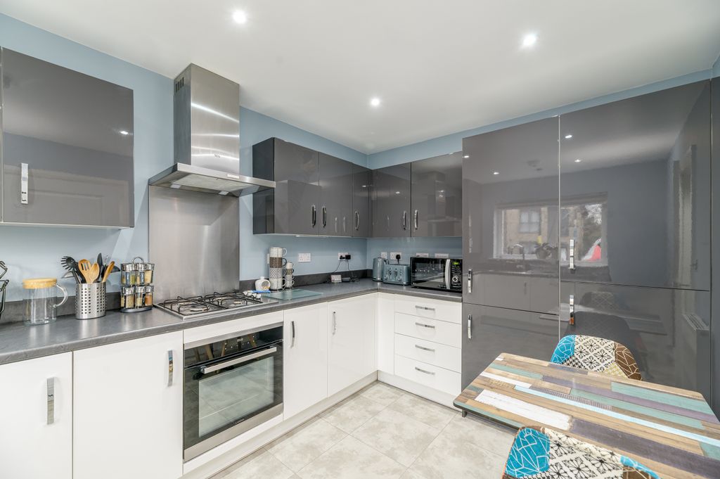 Property photo 2 of 27 05