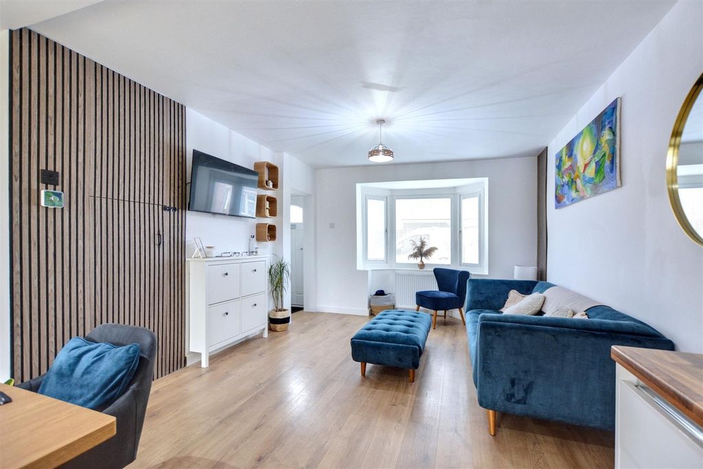 Property photo 2 of 20 Lounge