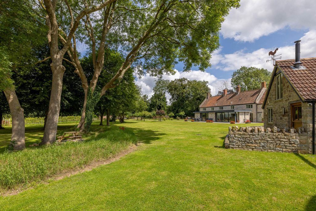 Property photo 2 of 36 Image