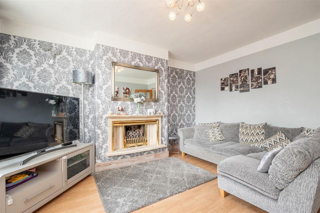 Property photo 2 of 22 Lounge