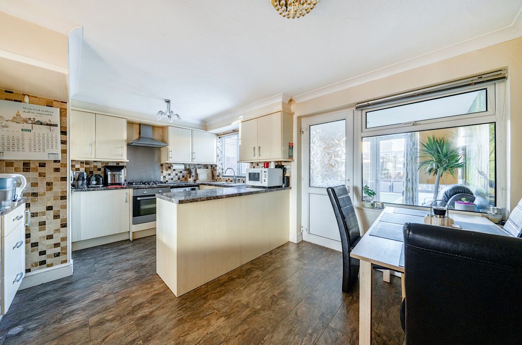 Property photo 3 of 22 13835632069204Aff8Fd3c