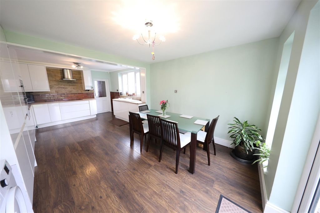 Property photo 3 of 40