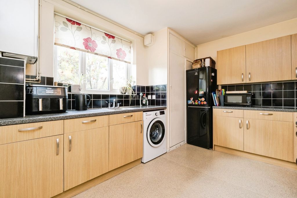 Property photo 2 of 17 Kitchen