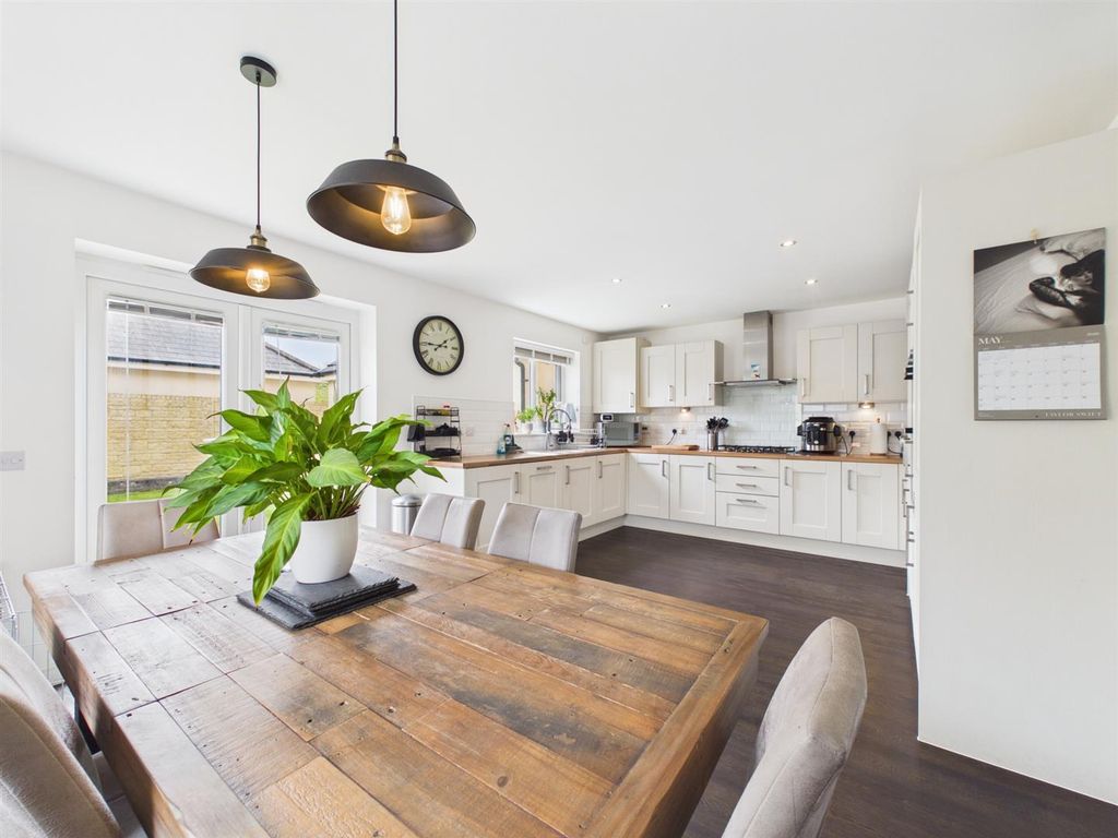 Property photo 3 of 12 Kitchen/Dining Area