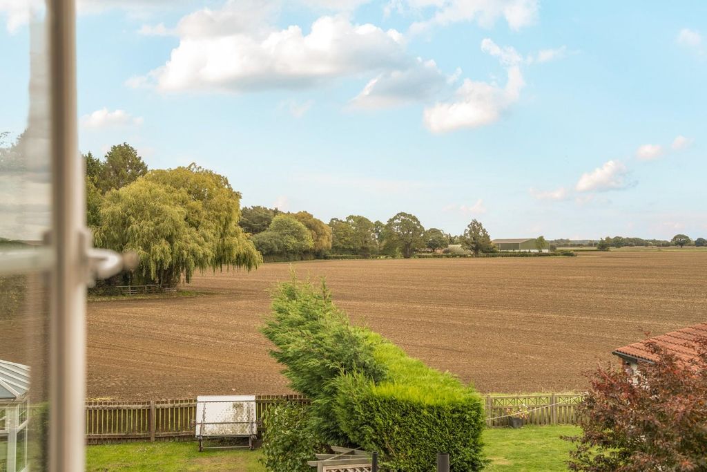 Property photo 2 of 16 Views.Jpg