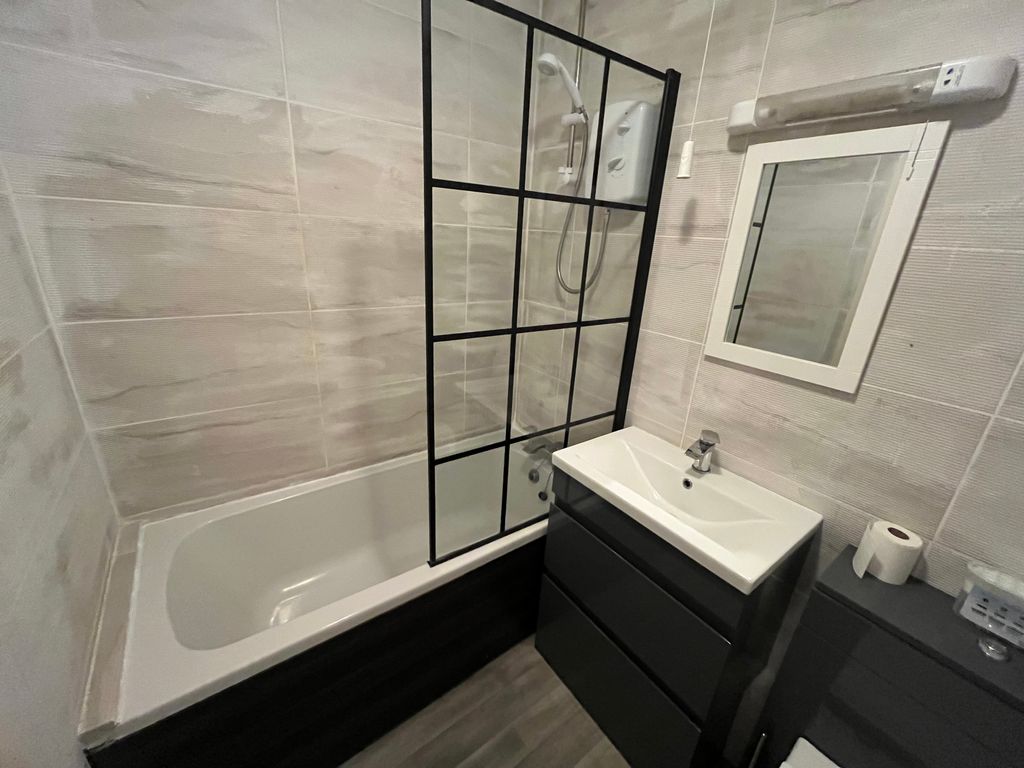 Property photo 1 of 10 Bedroom 3