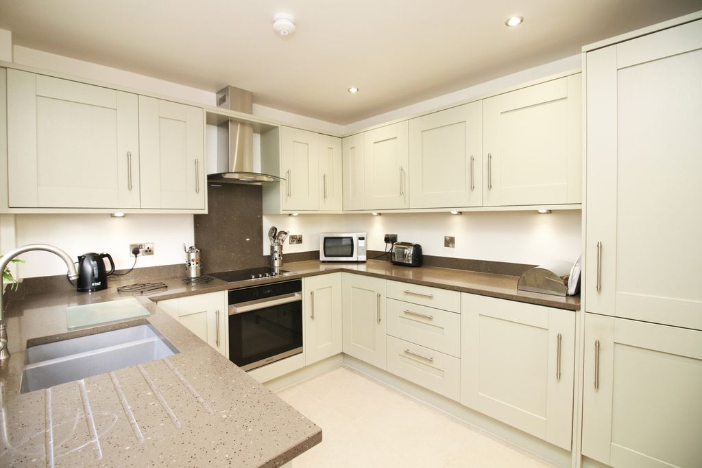 Property photo 3 of 21