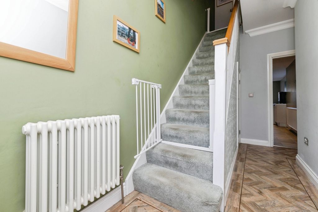 Property photo 2 of 16 Pbox-Img.Jpg