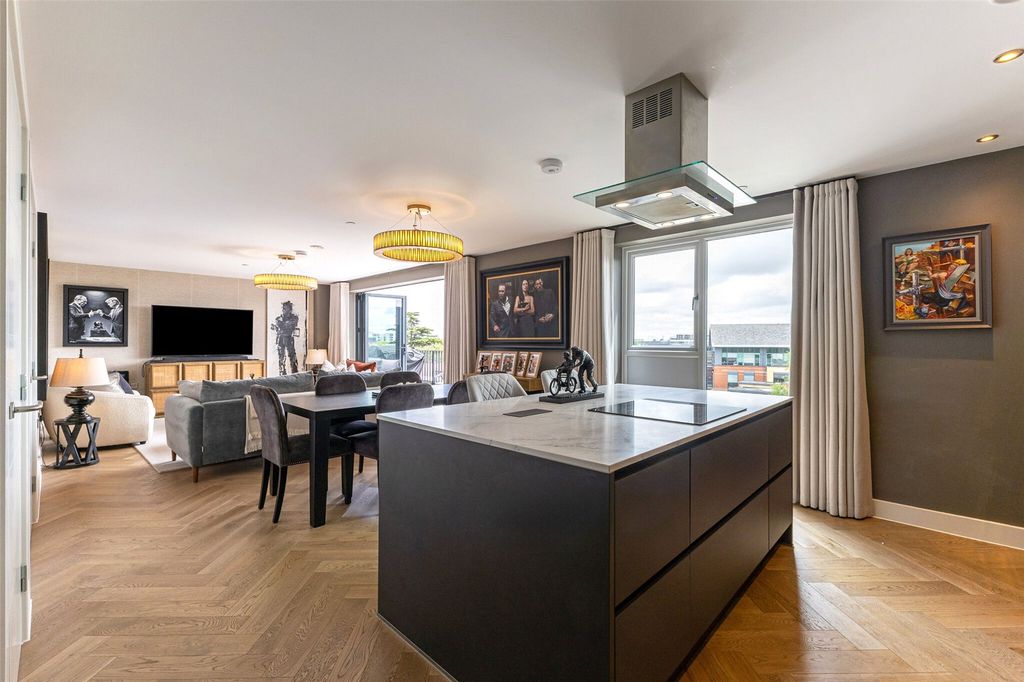 Additional image 6 of 3 bed flat for saleImperial House, Princes Gate, Homer Road, Solihull, West Midlands B91