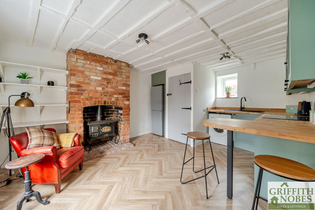 Property photo 3 of 21 Lounge