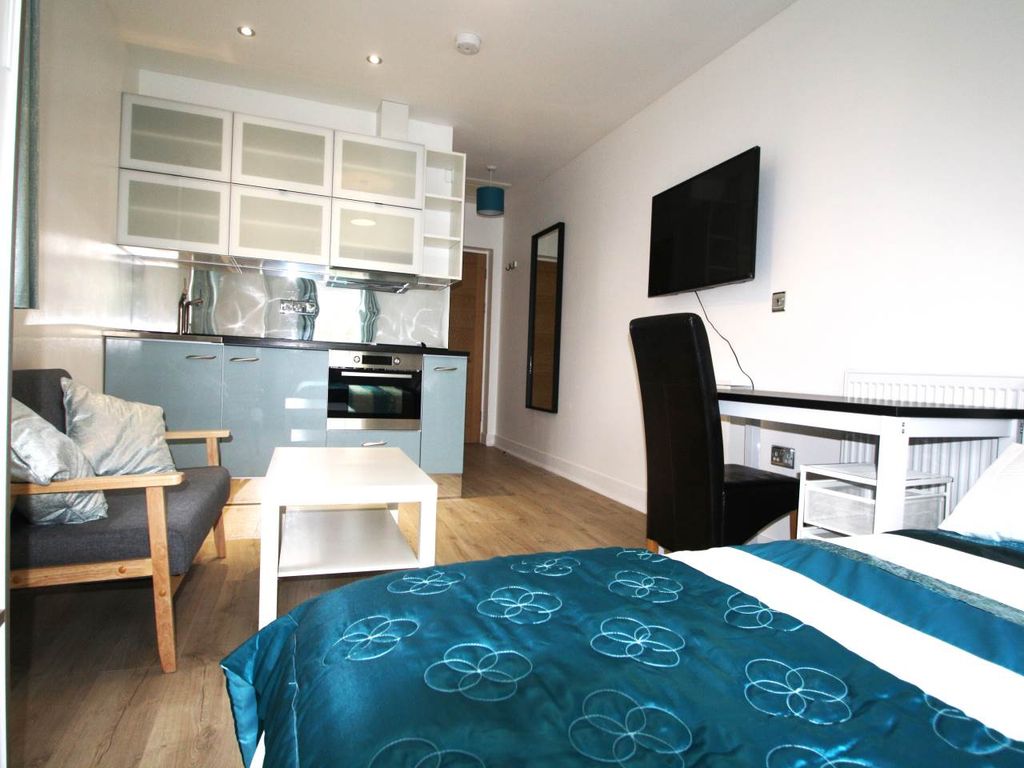 Property photo 2 of 4 Studio Flat