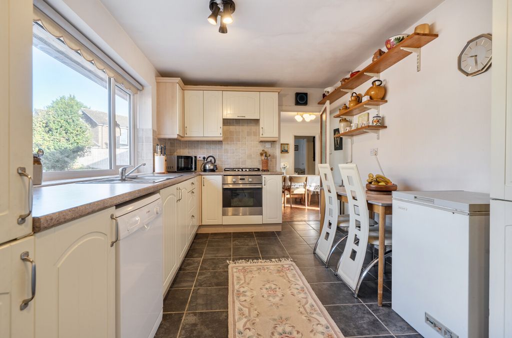 Property photo 3 of 23 Kitchen / Breakfast Room