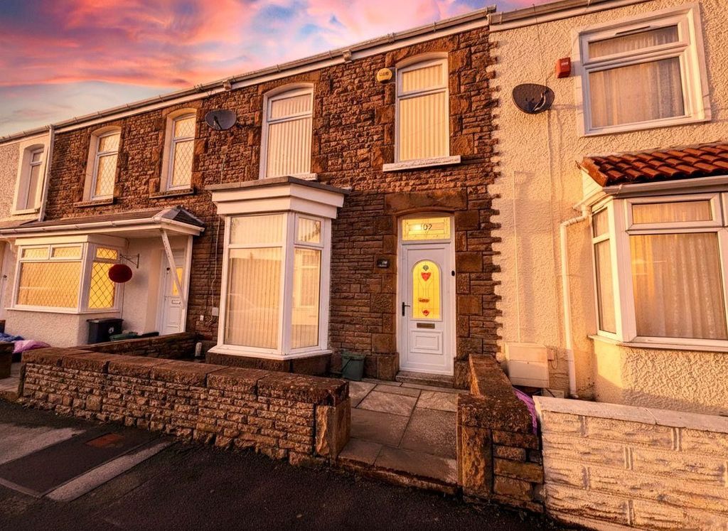 Property photo 1 of 32