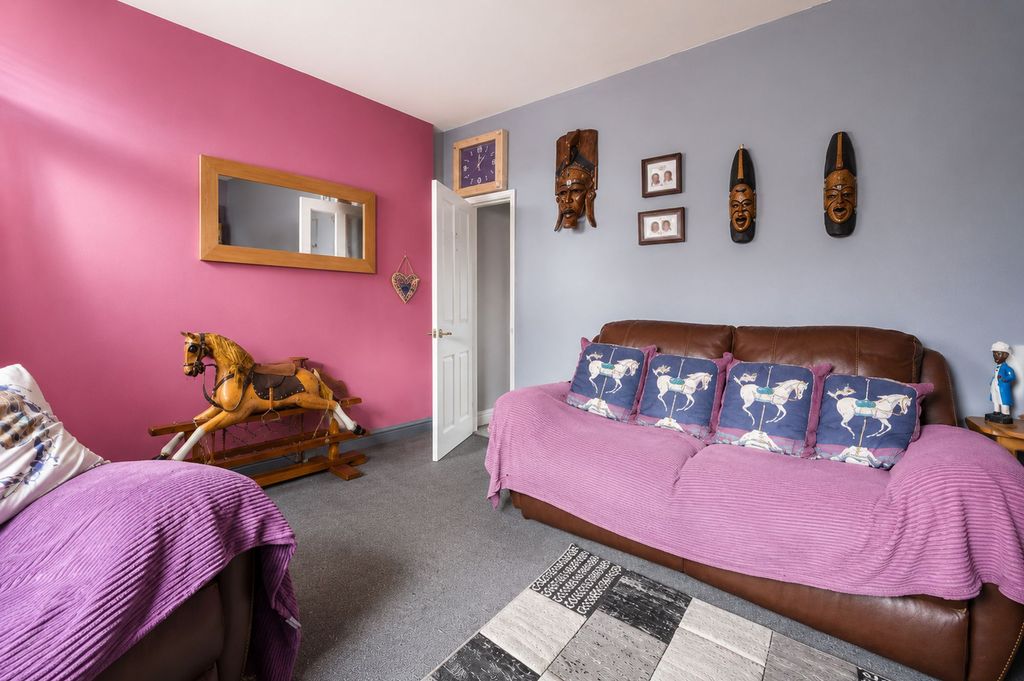 Property photo 3 of 12
