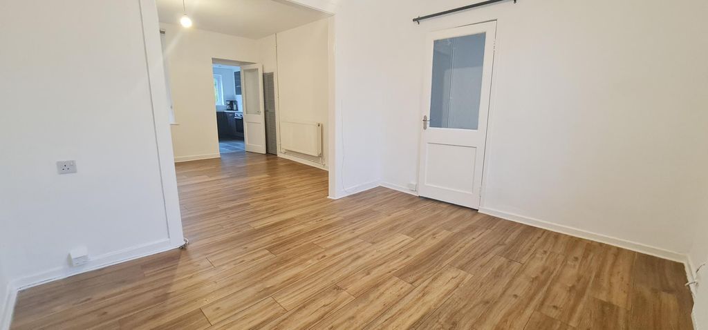 Property photo 1 of 14 Living Room