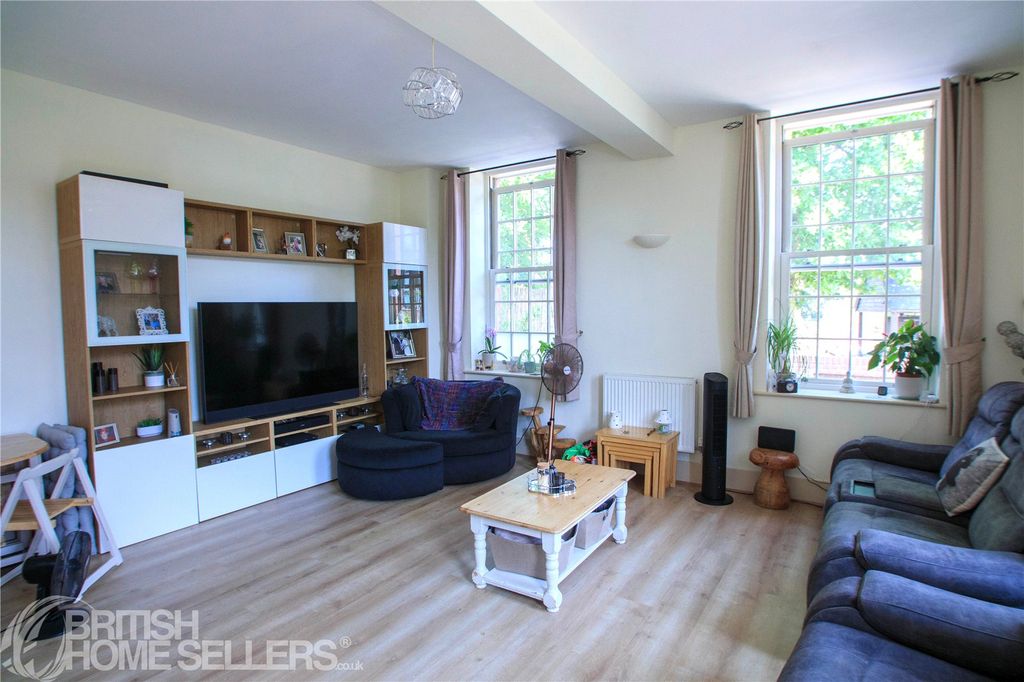 Property photo 3 of 17 Picture No. 21