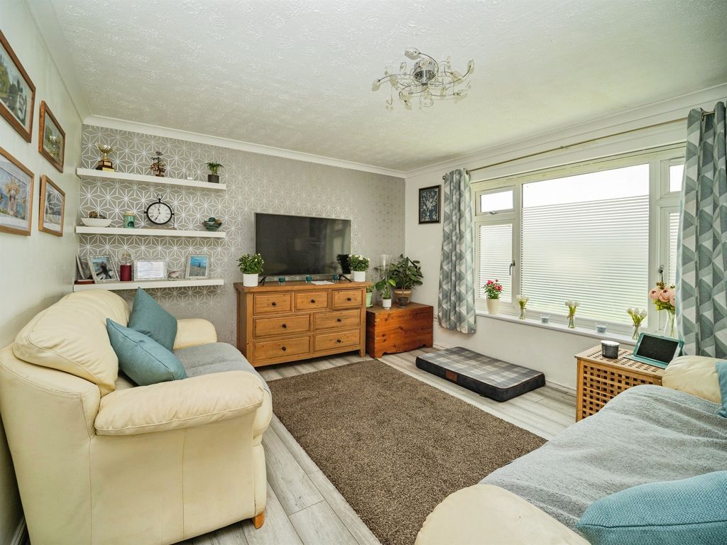Property photo 3 of 41