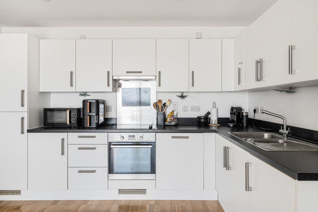 Property photo 3 of 13 Kitchen